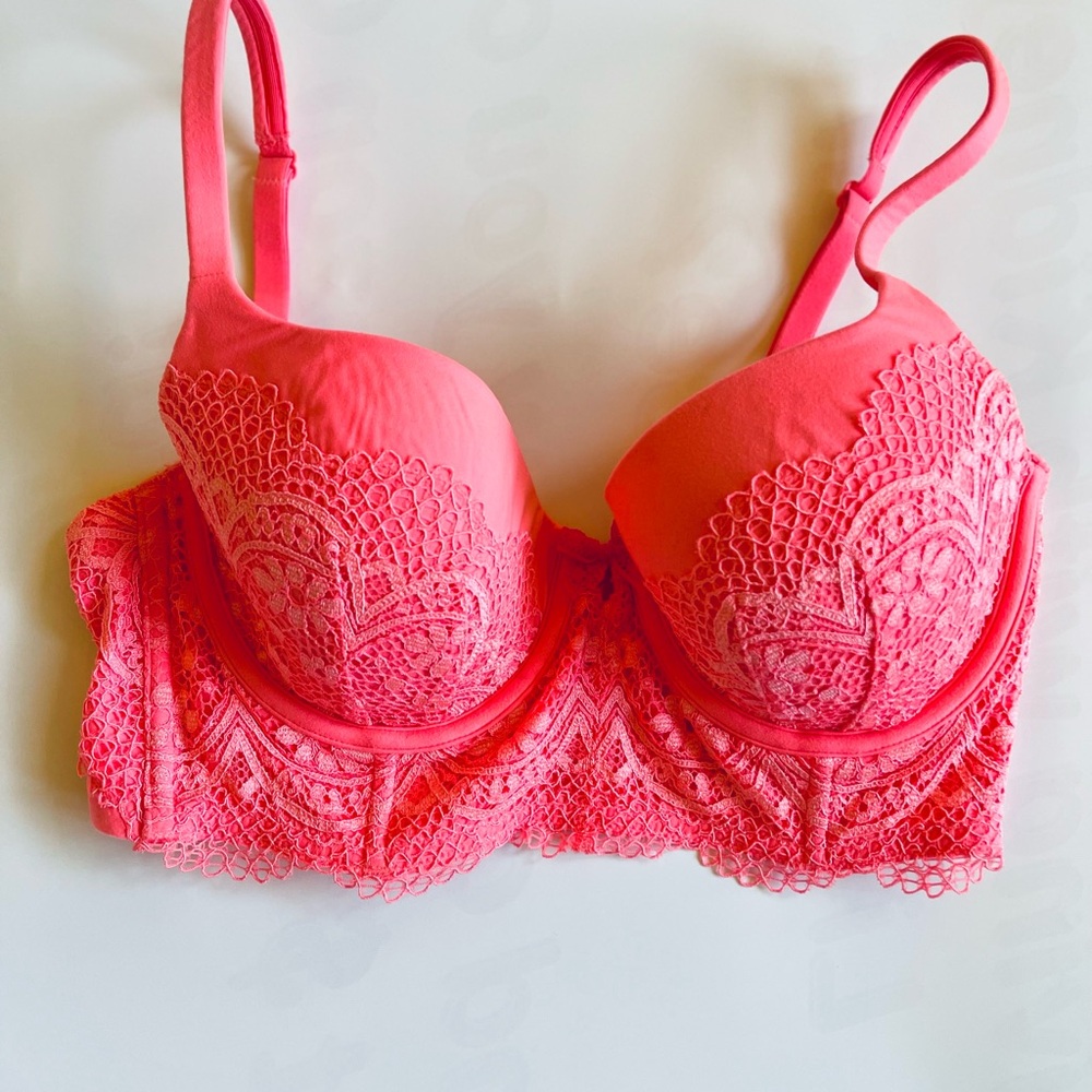 Victoria’s Secret Body by Victoria Lined Demi / Demi Buste Double Bra 32DD